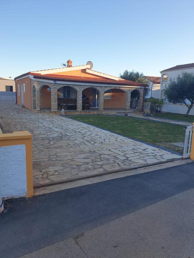 Studio Apartman I Mali Apartman Vir Bagian luar foto