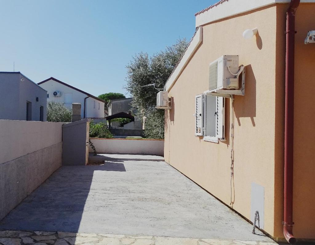 Studio Apartman I Mali Apartman Vir Bagian luar foto
