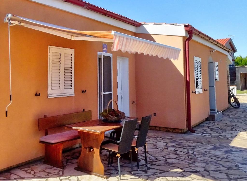 Studio Apartman I Mali Apartman Vir Bagian luar foto