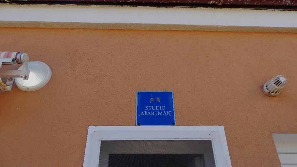 Studio Apartman I Mali Apartman Vir Bagian luar foto